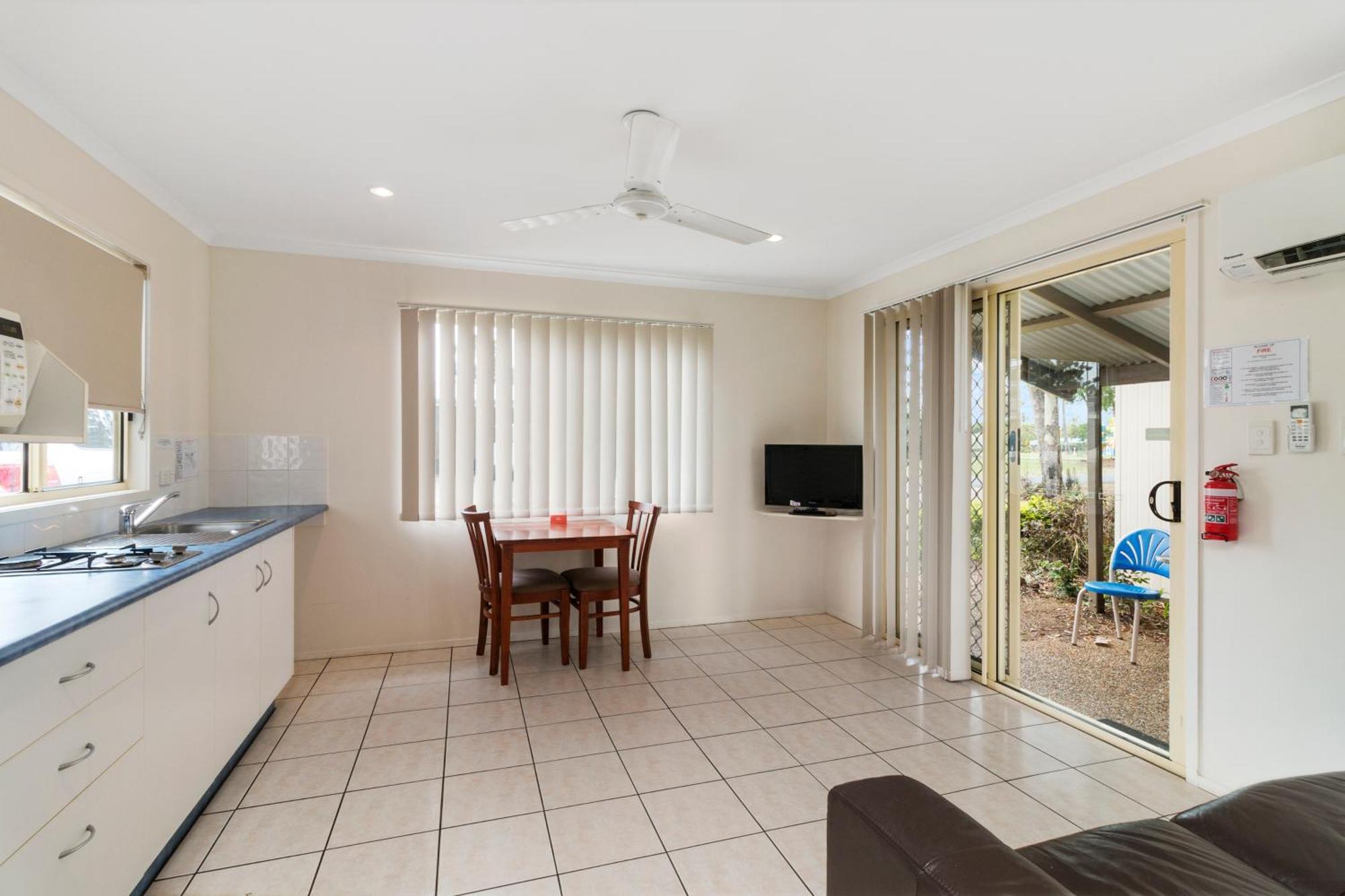 Discovery Parks - Coolwaters, Yeppoon Kinka Beach Room photo